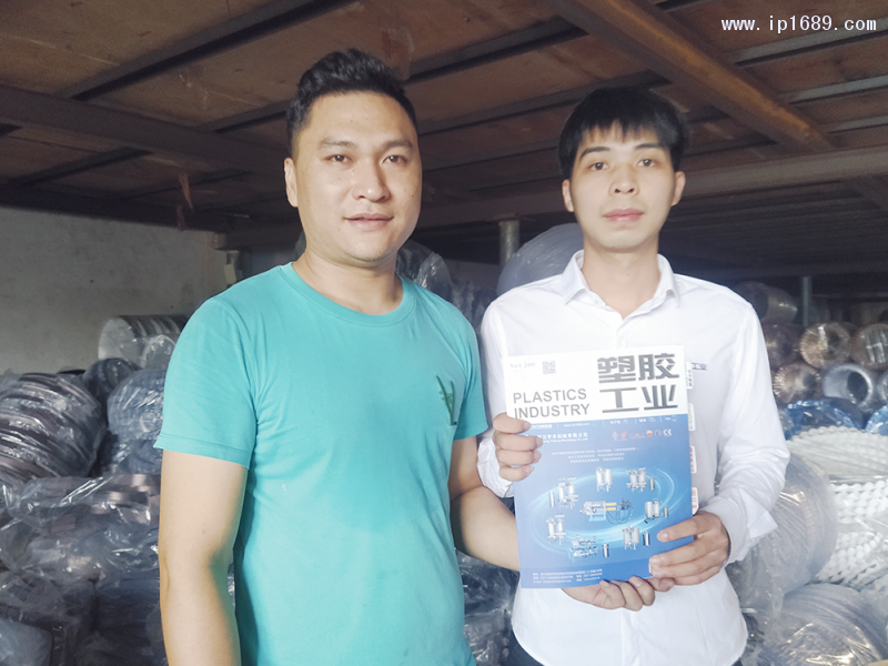 中山市古鎮(zhèn)誠普達(dá)塑料加工廠廠長符定清（左）